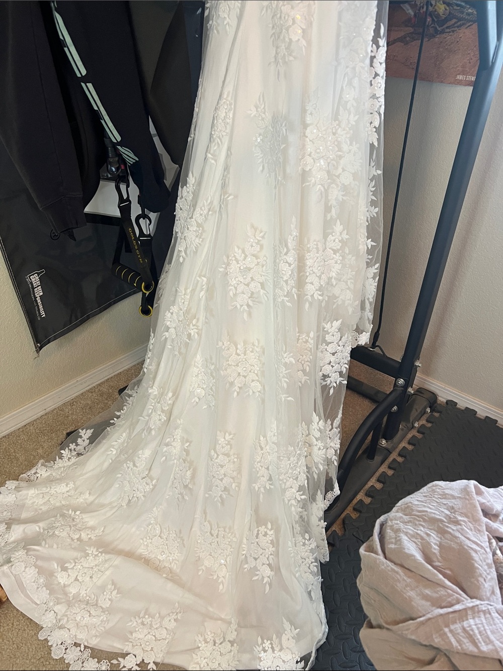 Lulu’s beaded lace halter bridal gown - Picture 2 of 6